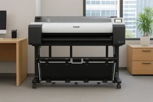 Canon TM-350 büyük format yazıcı, medya sepetiyle birlikte stand üzerinde. CAD ve poster baskıları için ideal.